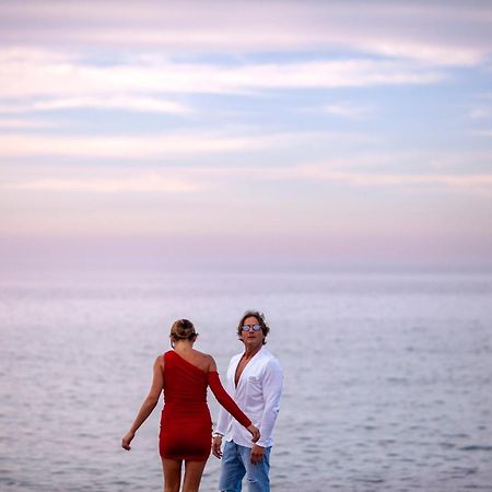 Dimora Nesea Bed and Breakfast Cozze Buitenkant foto