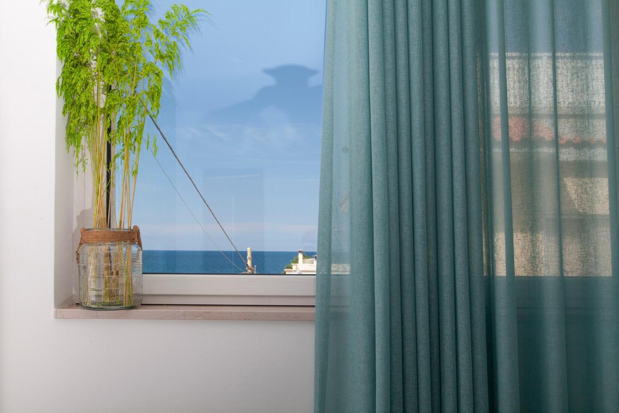 Dimora Nesea Bed and Breakfast Cozze Buitenkant foto